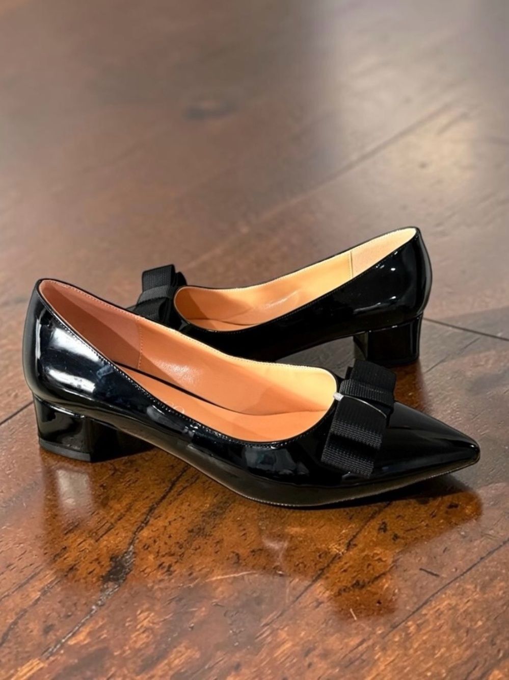 Modencoco Black Patent Bow Pointed Toe Block Heels Sz 7 NWT Minimalist Dressy